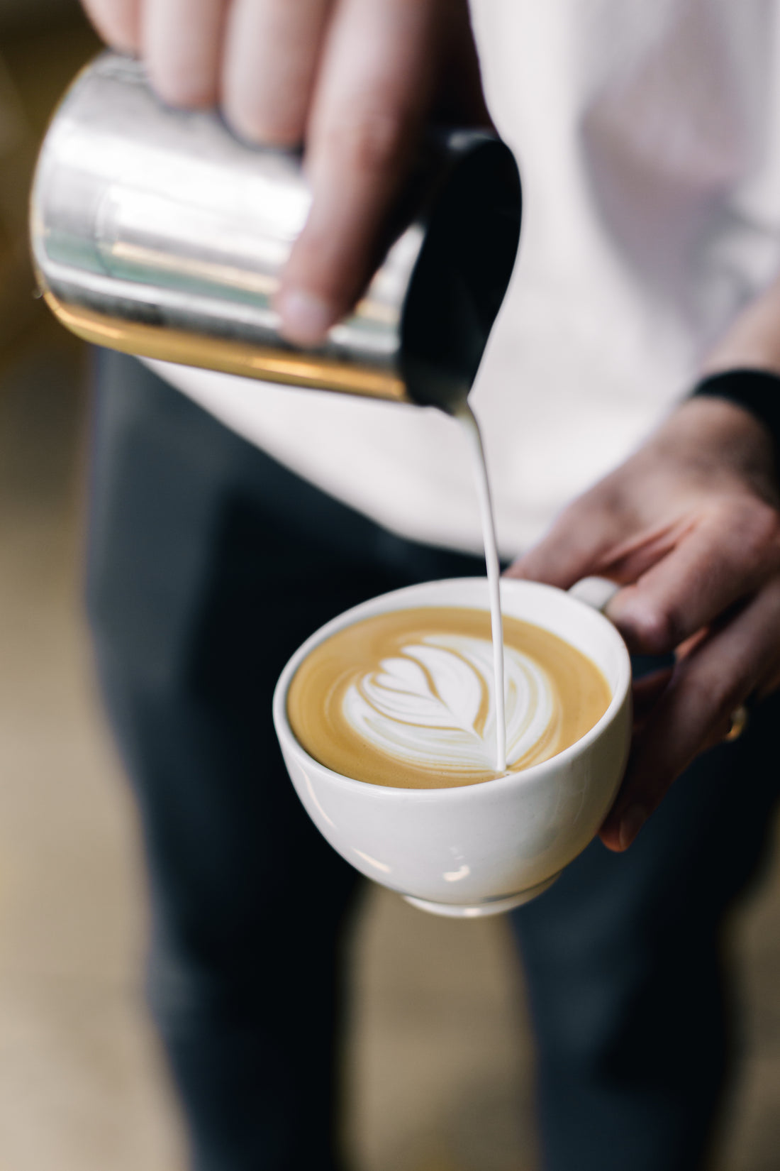 LATTE-ART-POUR-PORTRAIT